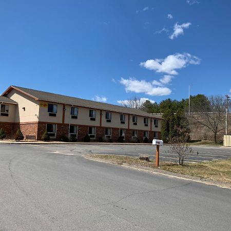 Super 8 By Wyndham Tilton/Lake Winnipesaukee Exterior photo