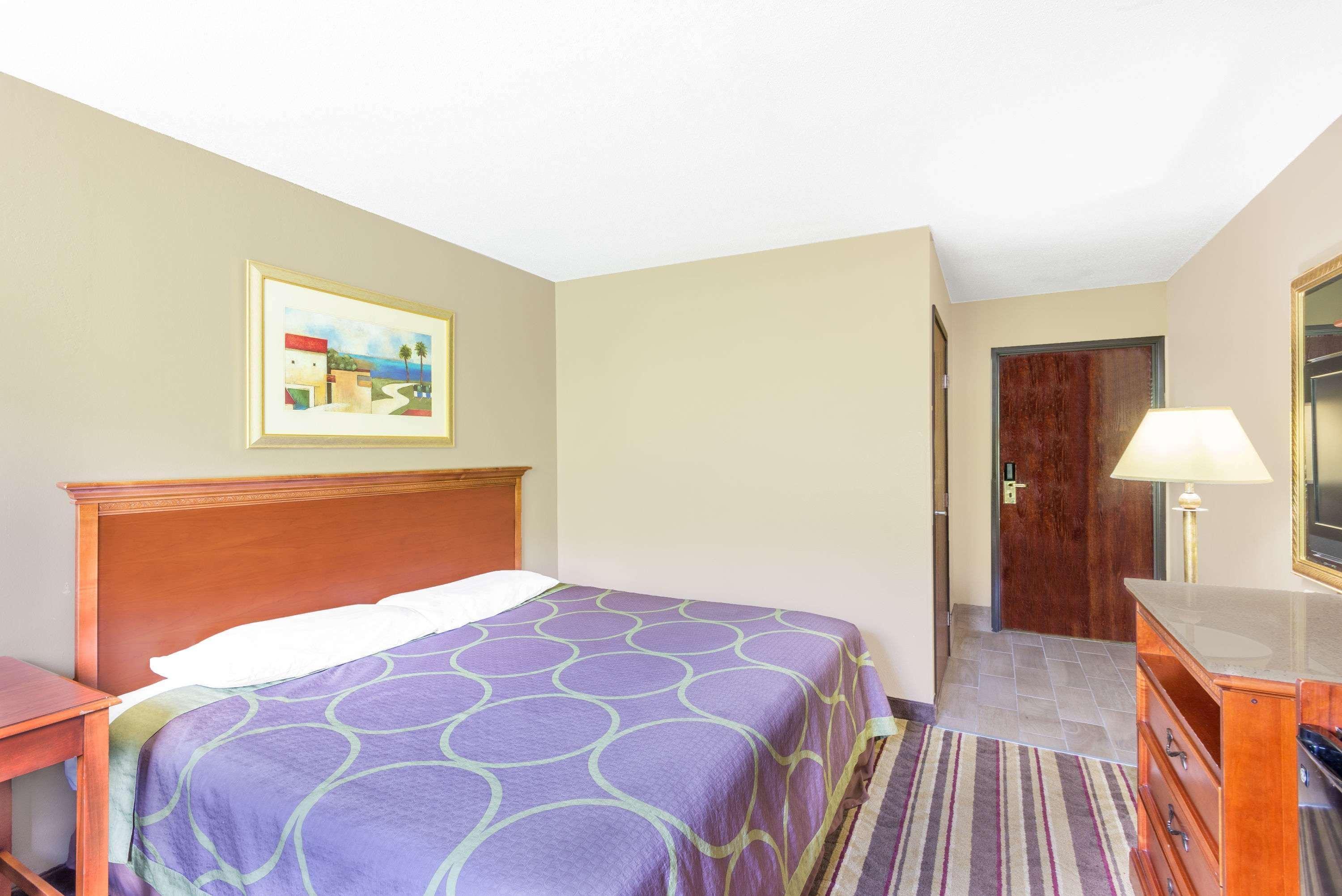 Super 8 By Wyndham Tilton/Lake Winnipesaukee Exterior photo